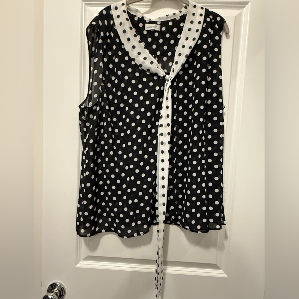 Tahari Polka Dot sleeveless shell tank top